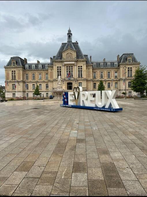 Apt Evreux 900M De La Gare Exteriér fotografie